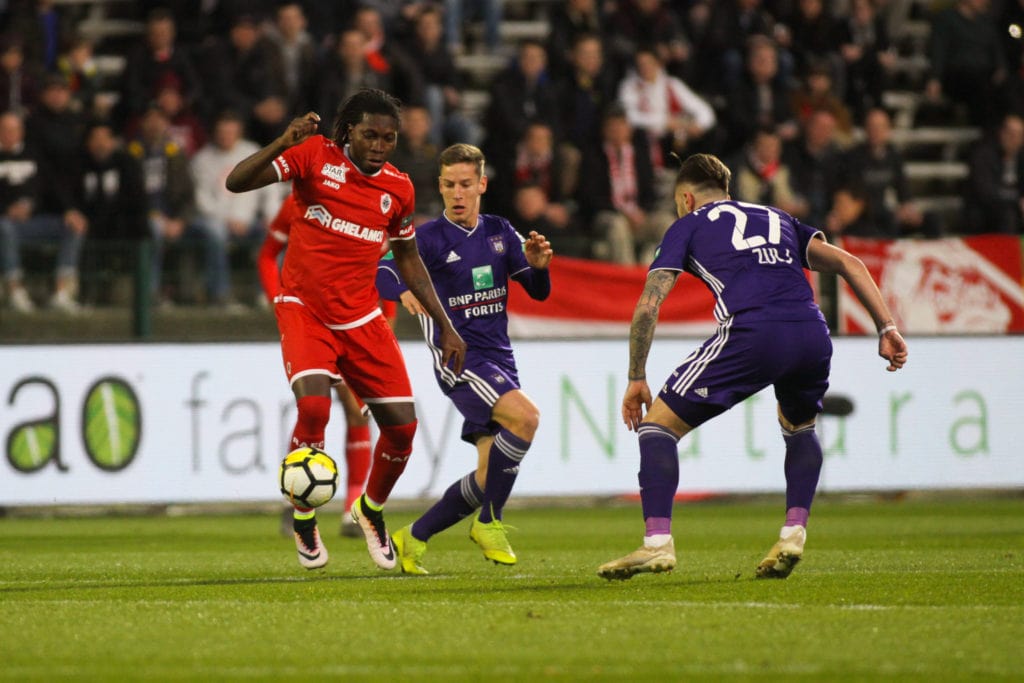Mbokani in actie