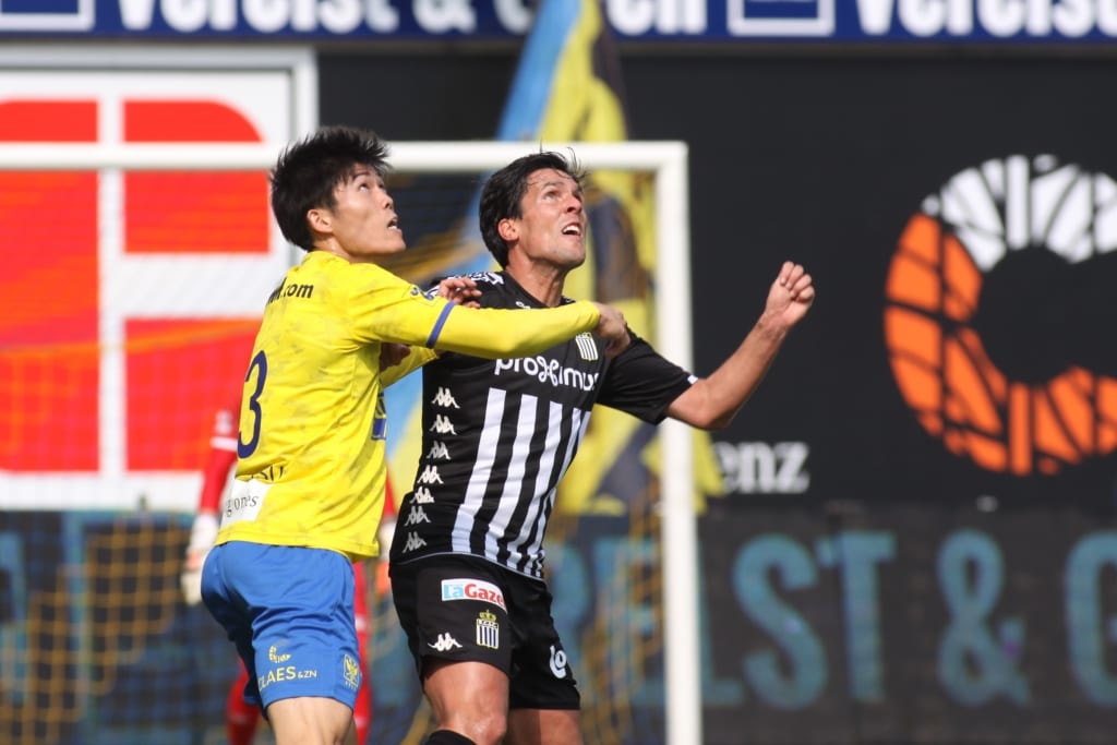 Tomiyasu in actie bij STVV