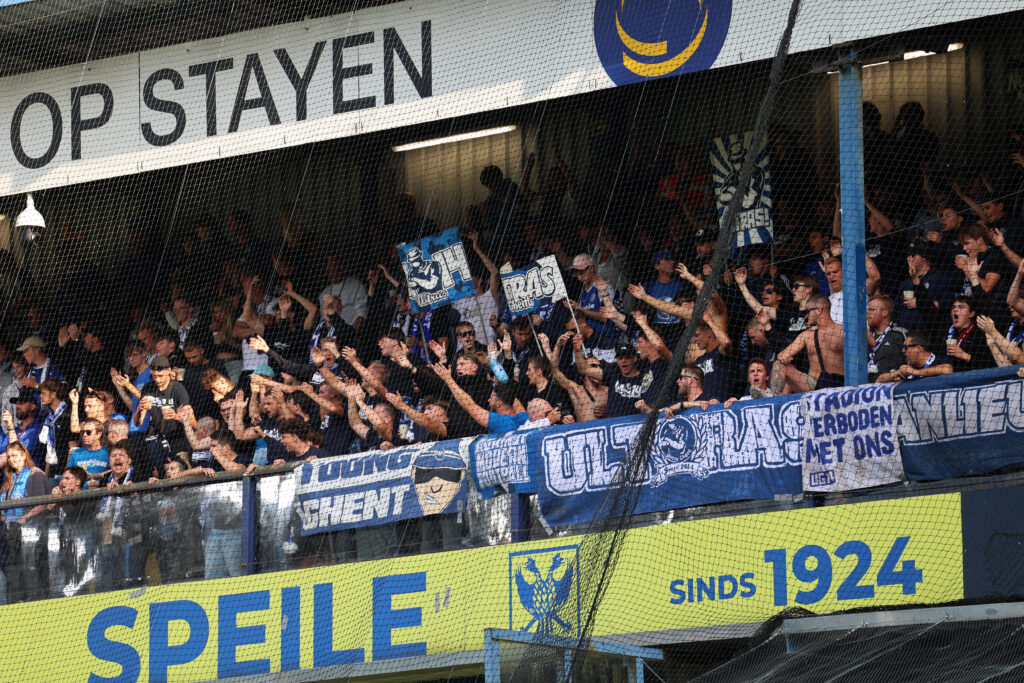 Fans KAA Gent op Stayen